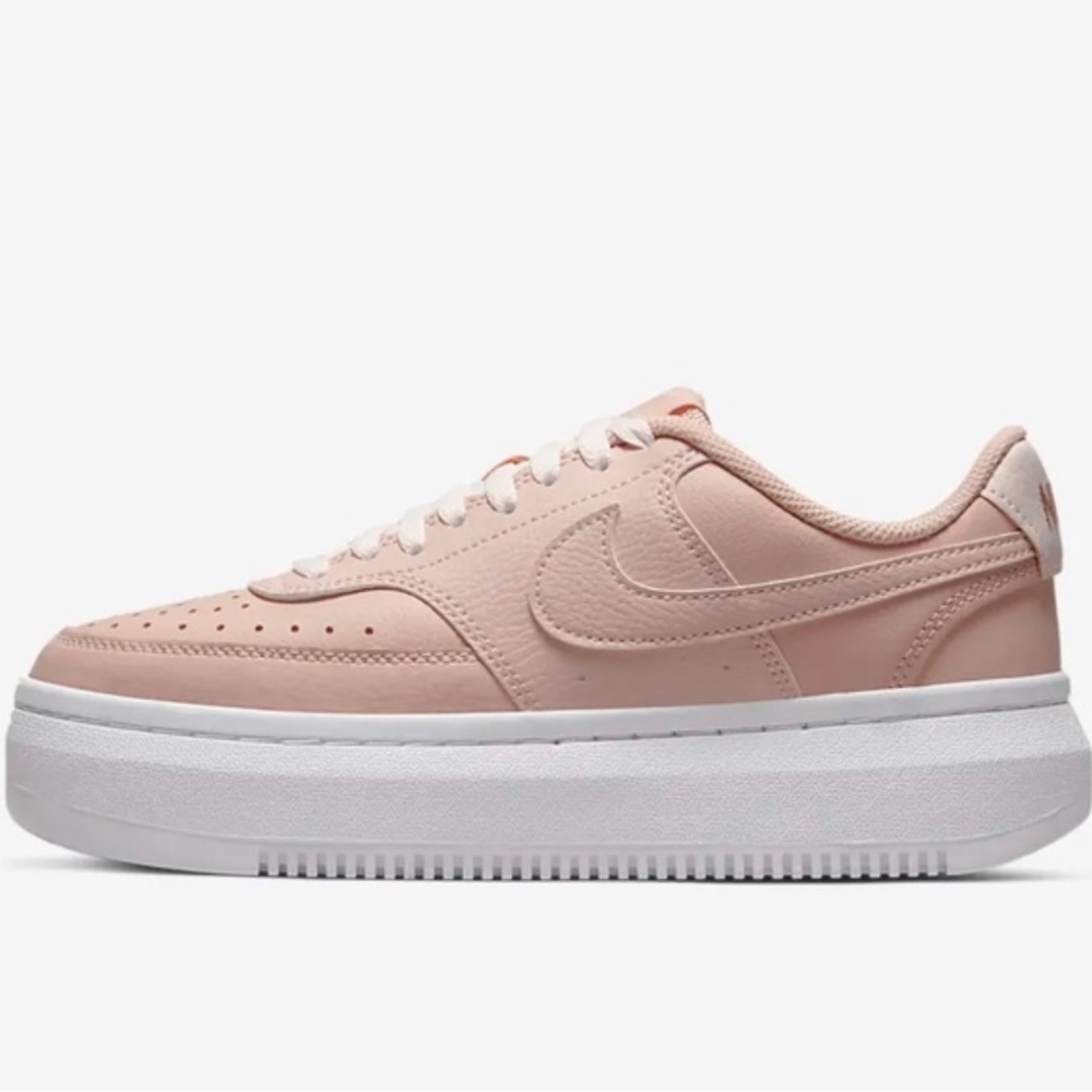 Nike Women's Sneakers in Pink and White